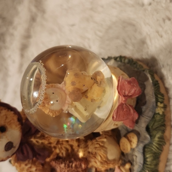 Bainbridge Bears Patricia and Benjamin Snowglobe - Picture 3 of 6